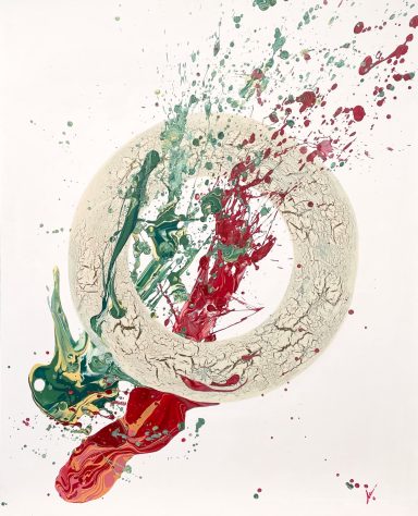 CAMINO-ORIGEN Composición abstracta con círculos y salpicaduras de colores verde, rojo y amarillo.