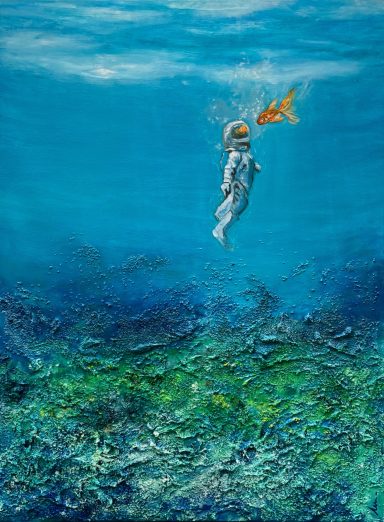 CONTACT Una figura sumergida en agua, sosteniendo un pez dorado en un entorno marino colorido.