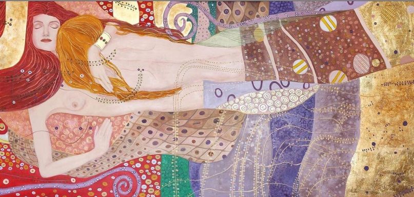 SIREN Mujer desnuda acostada, rodeada de patrones coloridos y formas abstractas.